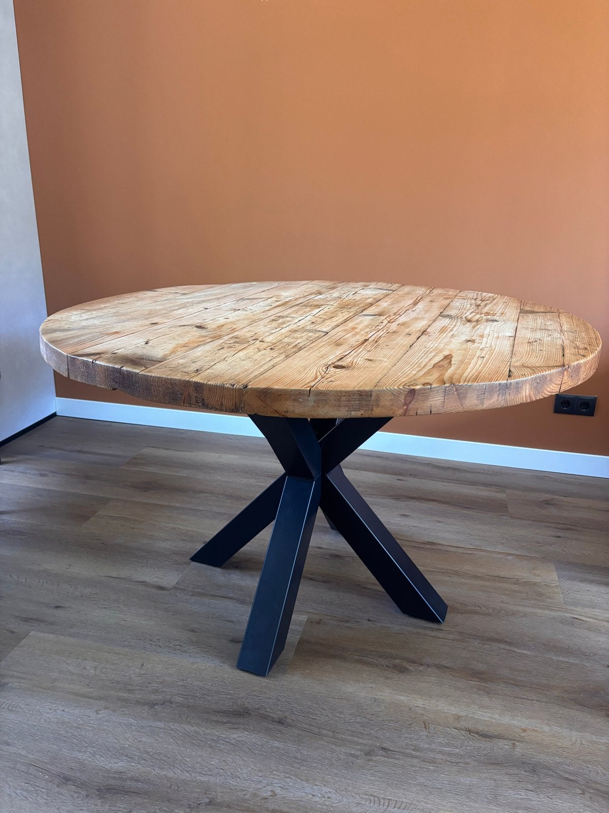 Ronde eettafel 130 cm met stalen onderstel, Ophalen, 100 tot 150 cm, Rond, Zo goed als nieuw