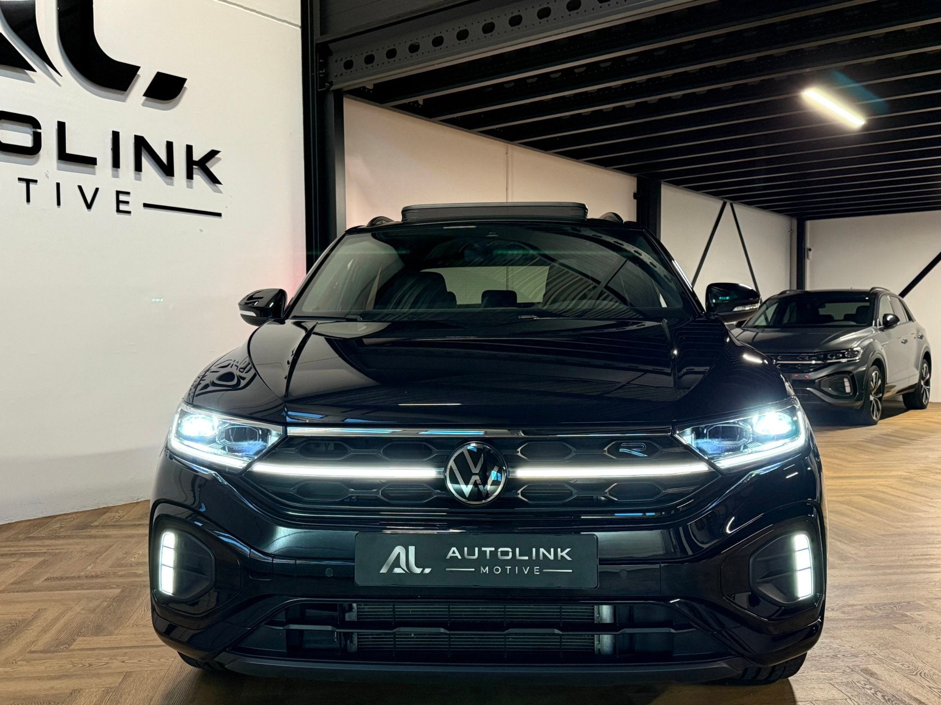 Volkswagen T-Roc 1.5 TSI R-Line|3x R-Line|Panorama|Black Sty, Auto's, 1258 kg, Zwart, 4 cilinders, 150 pk