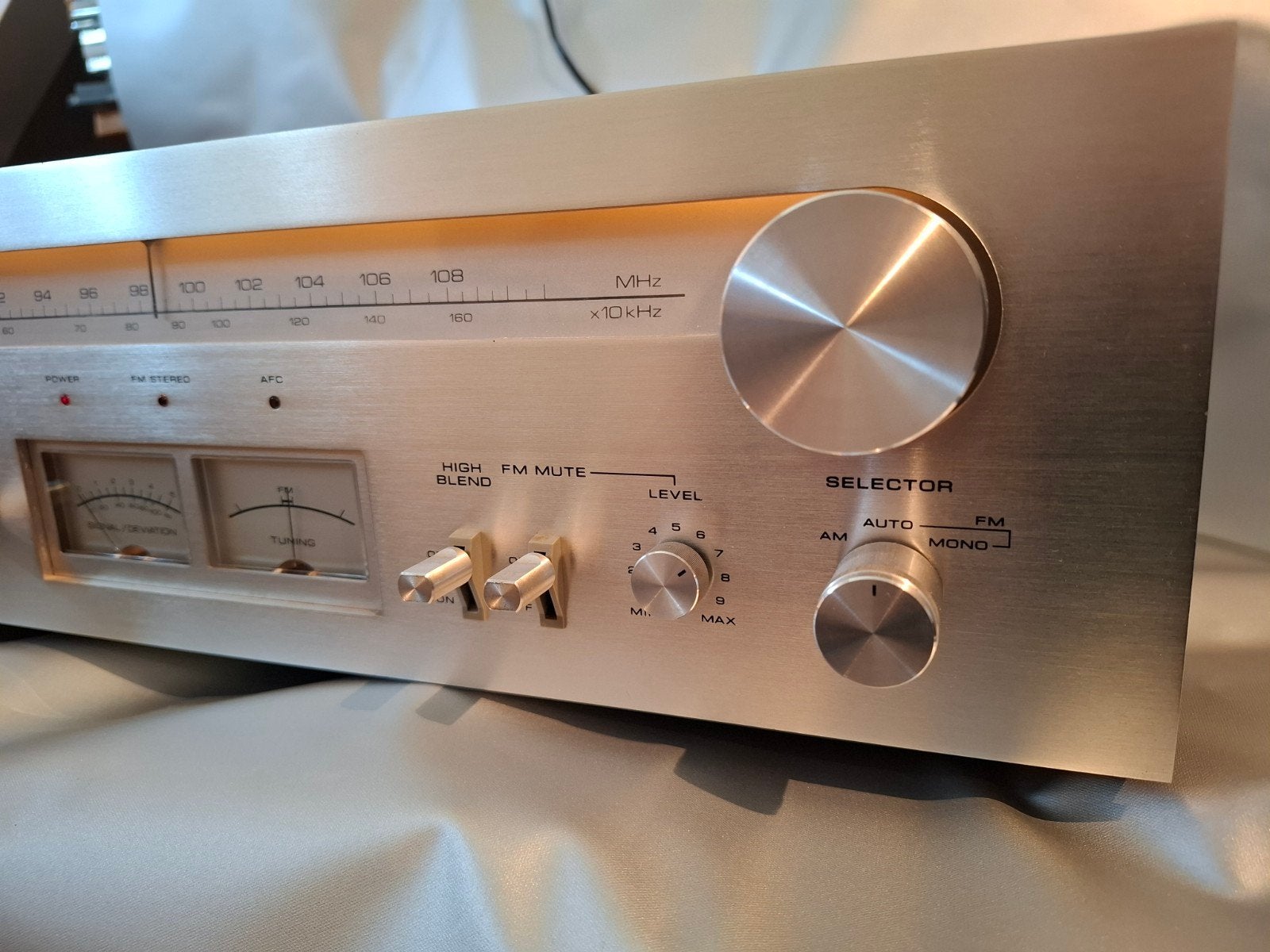 Vintage AM/FM Stereo Tuner - Uitstekende Staat, Ophalen of Verzenden, Zo goed als nieuw, Radio
