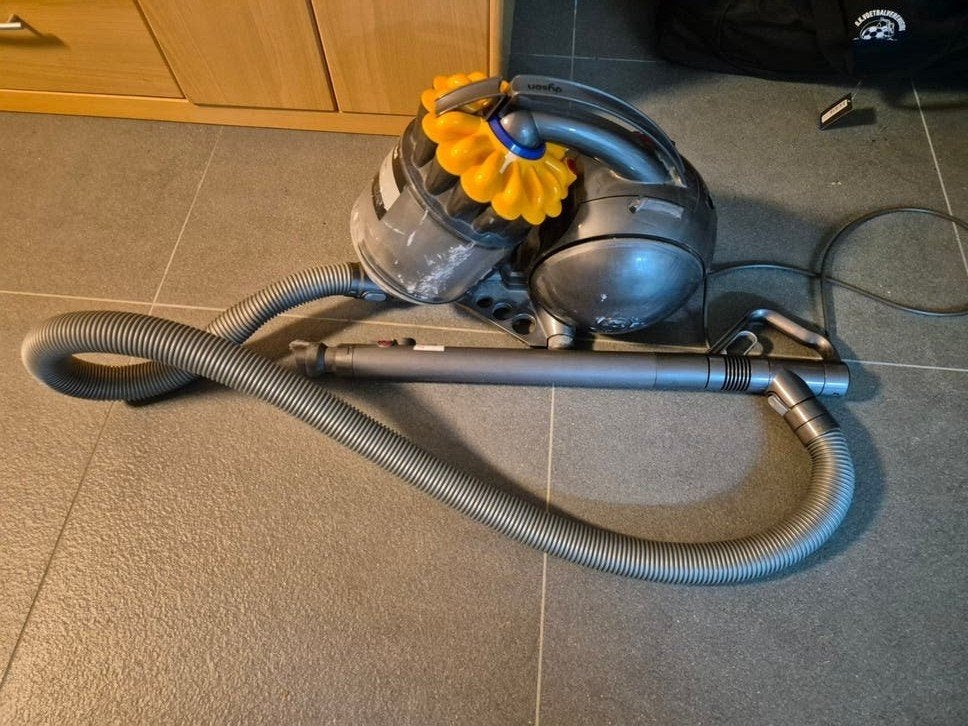 Dyson krachtige complete sledestofzuiger. type  DC33C, Ophalen, Gebruikt, Dyson, Sledestofzuiger