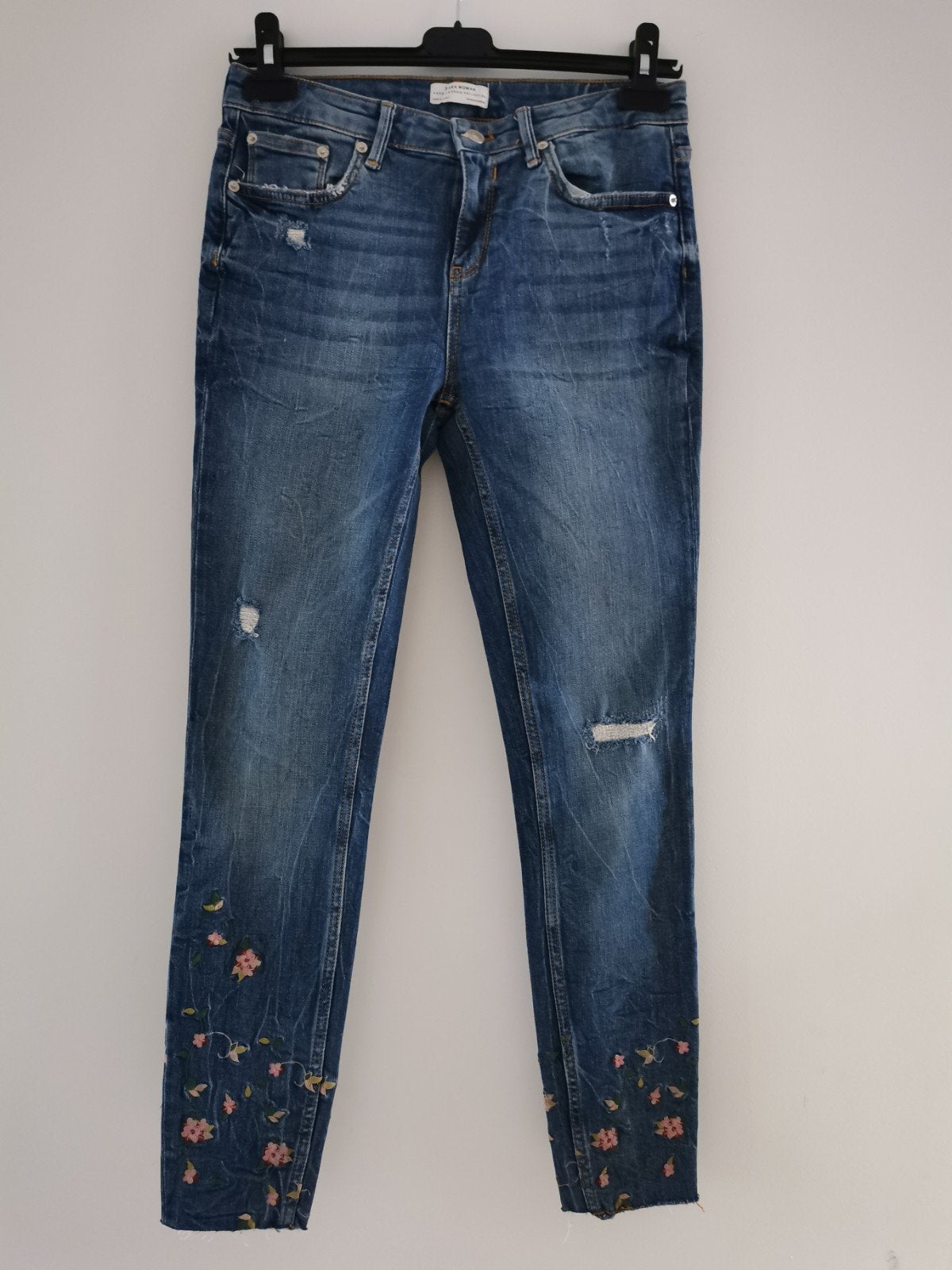 ZARA spijkerbroek met borduursel mt. 38, Zara, Nieuw, W30 - W32 (confectie 38/40), Verzenden