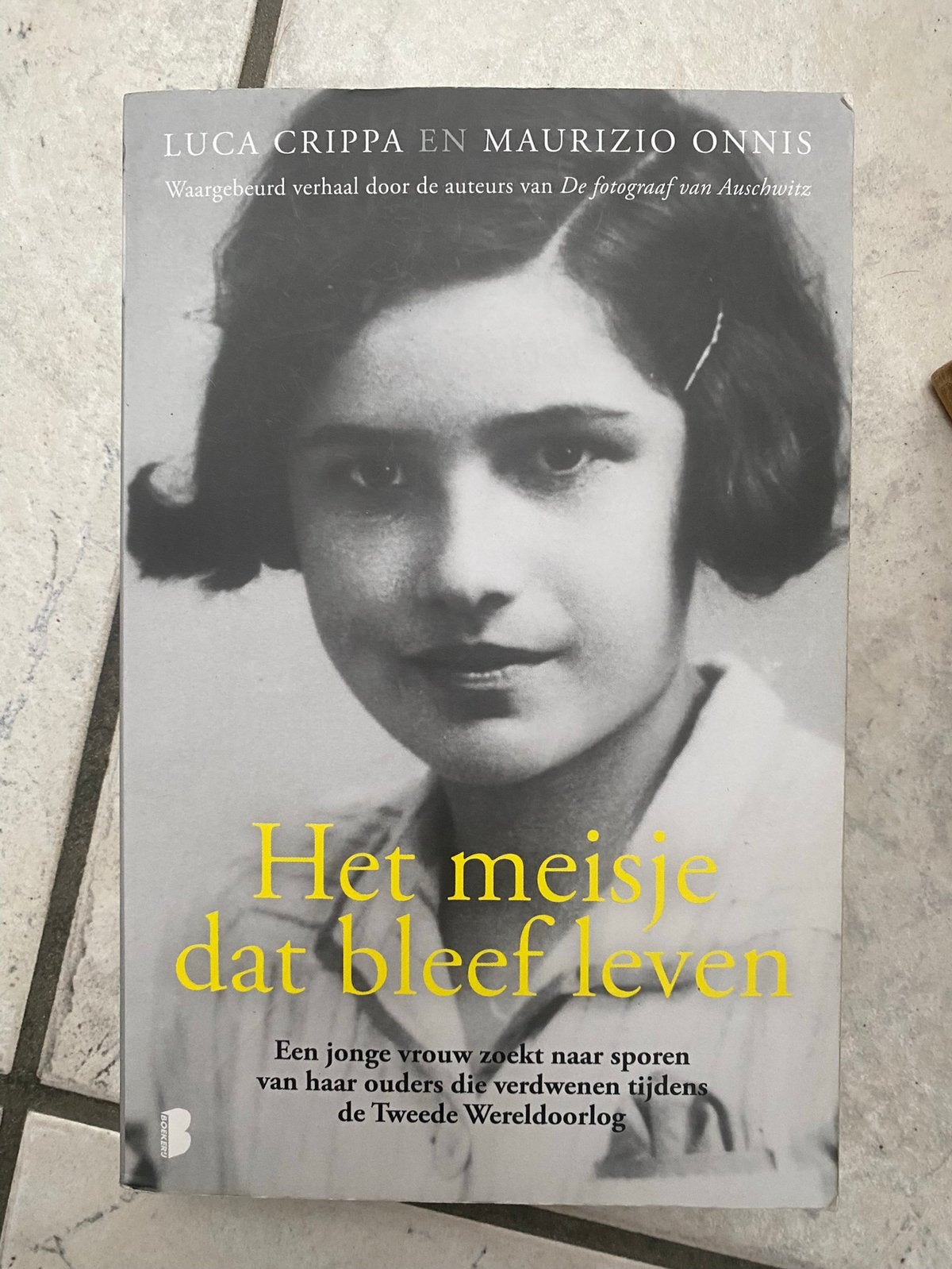 Het meisje dat bleef leven, Ophalen of Verzenden, Tweede Wereldoorlog, Zo goed als nieuw