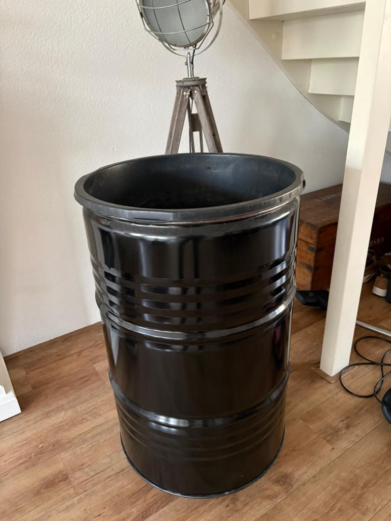 Barrelkings / Industrieel 200l. Plantenbak metaal /wieltjes, Ophalen, Rond, Zo goed als nieuw, Metaal