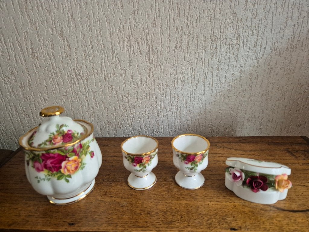 Royal Albert Old Country Roses jampot  eierbeker sierdoosje, Overige typen, Ophalen of Verzenden, Zo goed als nieuw, Overige stijlen