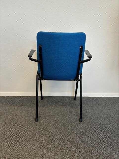 Stoelen model 3313 met armleggers, blauw, zwart onderstel, Niet ingevuld, Gebruikt, Blauw, Kunststof