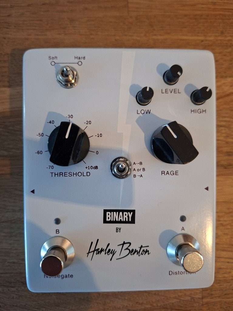 Distortion pedal met Noisegate Harley Benton Binary, Ophalen, Zo goed als nieuw, Distortion, Overdrive of Fuzz
