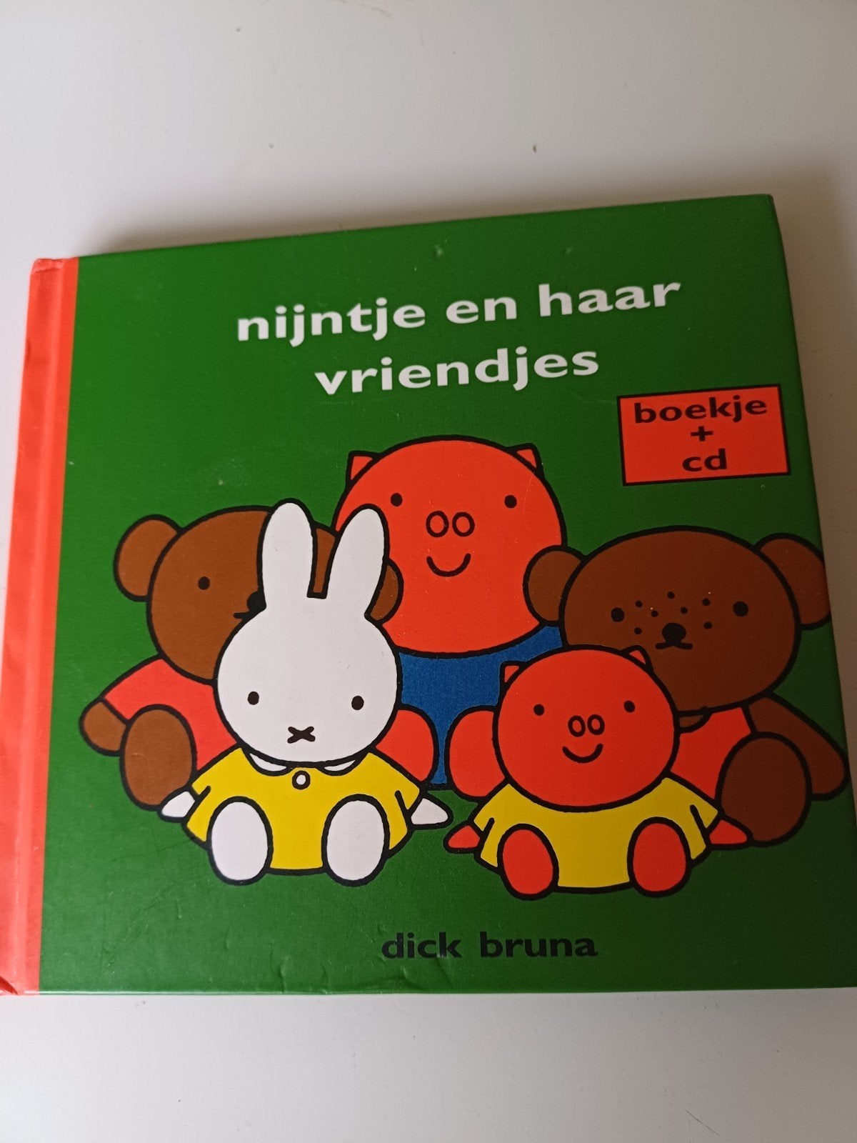 Nijntje en haar vriendjes - Boekje + CD Dick Bruna, Ophalen of Verzenden, Gelezen, Dick Bruna, 2 tot 3 jaar