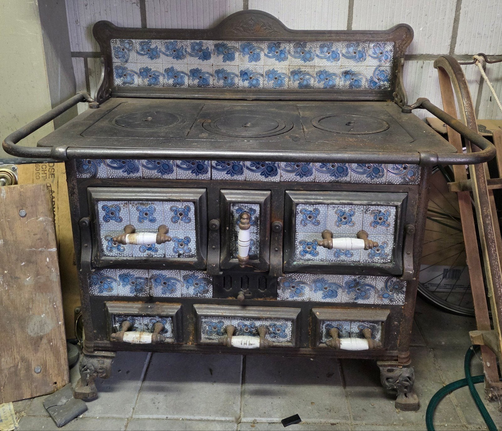 Antiek VDK gietijzeren fornuis met Art Nouveau tegels, Ophalen, Gebruikt