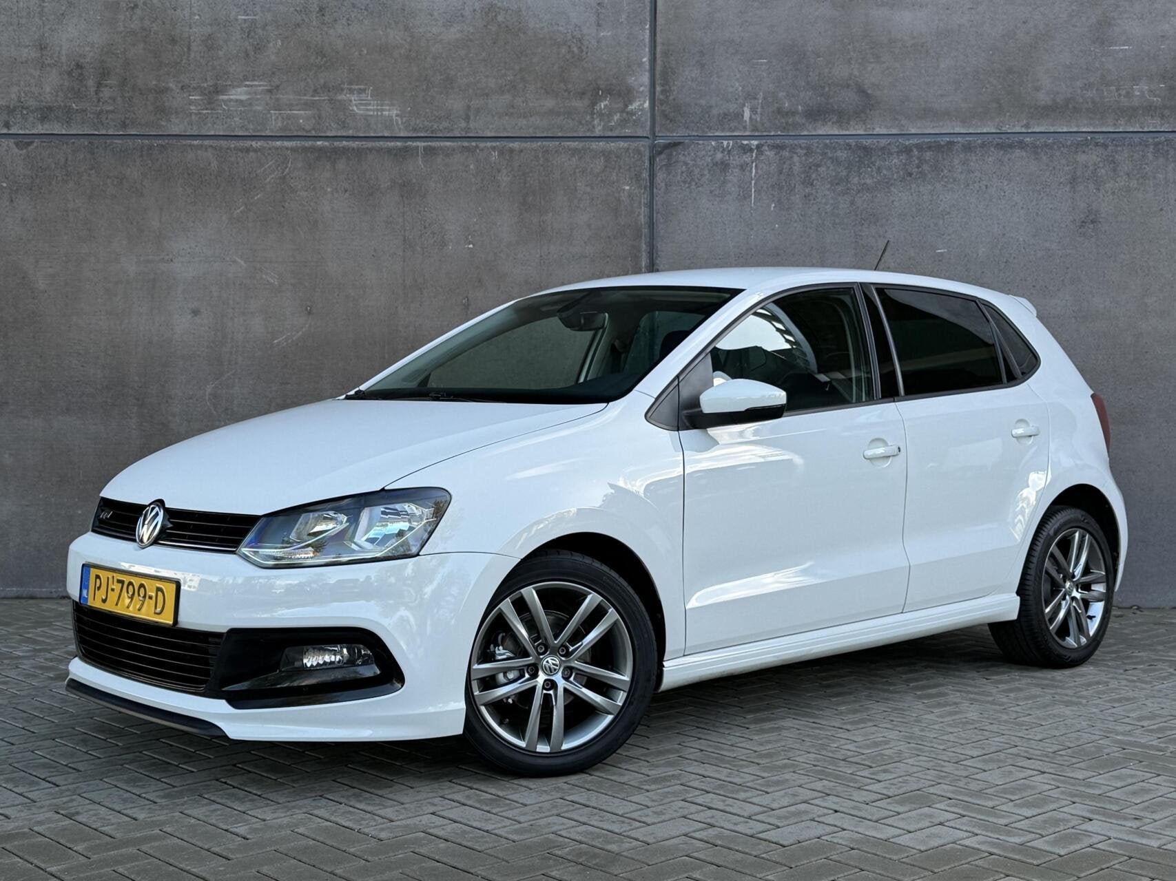 Volkswagen Polo 1.2 TSI Comfortline Business R-Line | Airco, Stof, 4 cilinders, Met garantie (alle), Wit