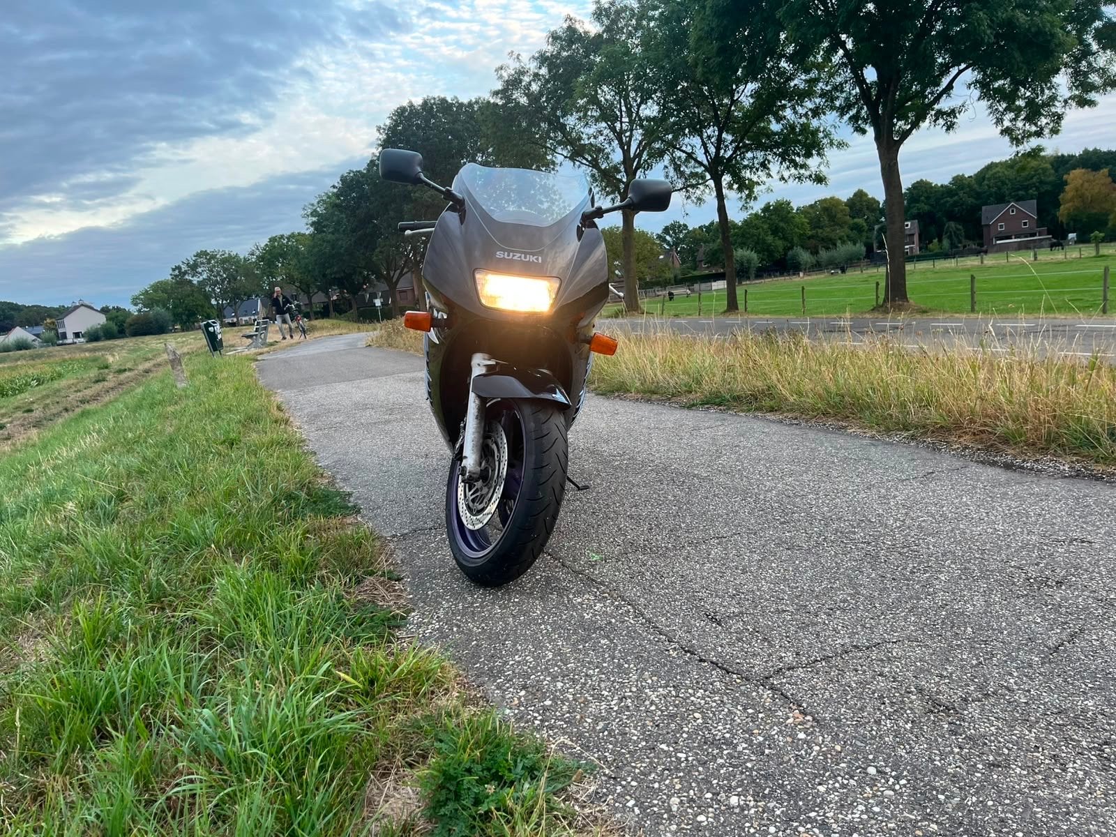 Suzuki RF-900-R- Sportieve motor zwart metallic, Motoren, 4 cilinders, Motorrijbewijs A, Gebruikt, Particulier