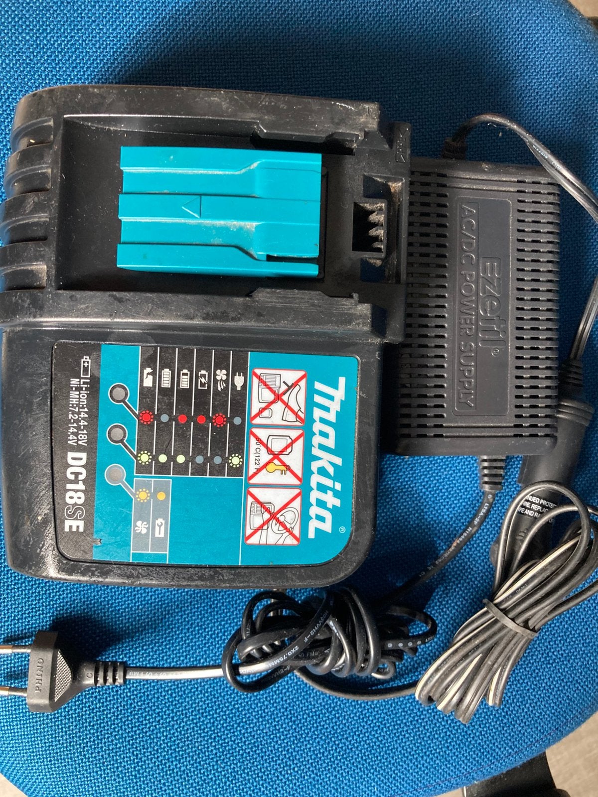 Makita oplader DC18SE, Gebruikt