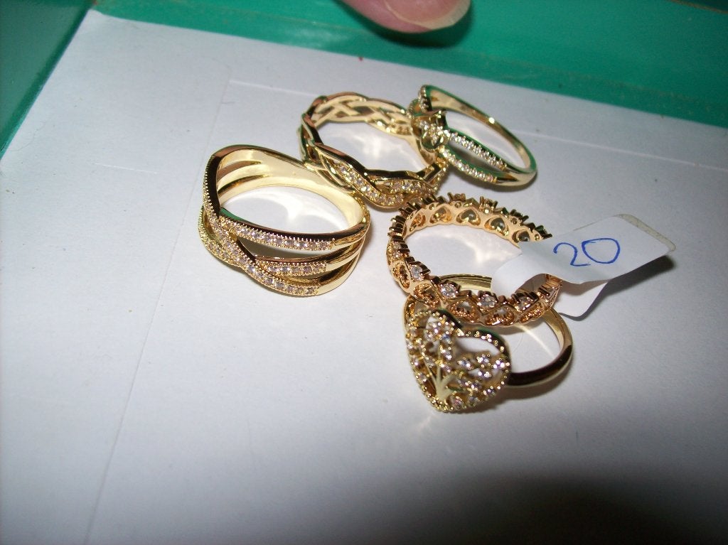 Ringen 5 x Goudkleur Mooie Strass Modellen Maat 20, 20 of groter, Nieuw, Dame of Heer, Goud