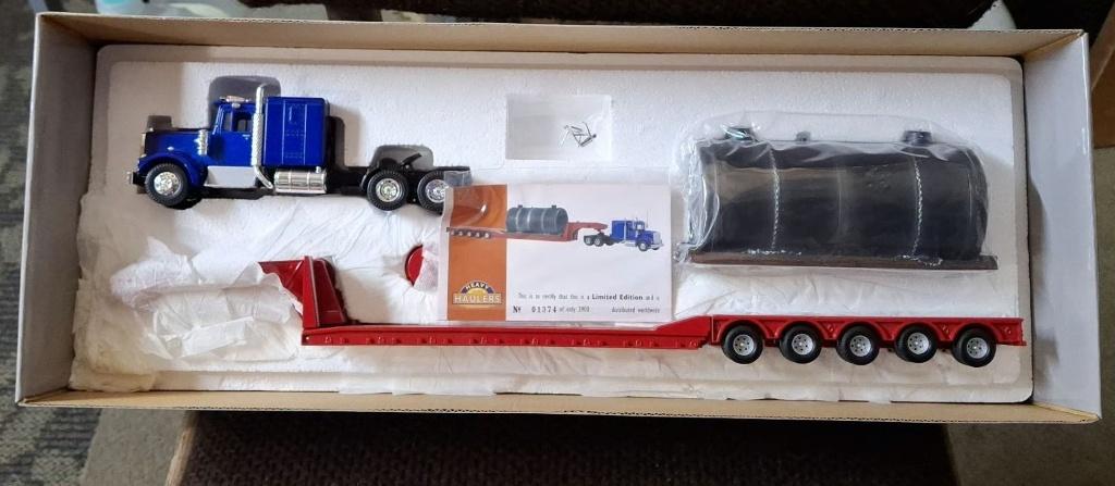 Kenworth 925 m deeplader, Overige merken, Groter dan 1:32, Nieuw, Ophalen of Verzenden