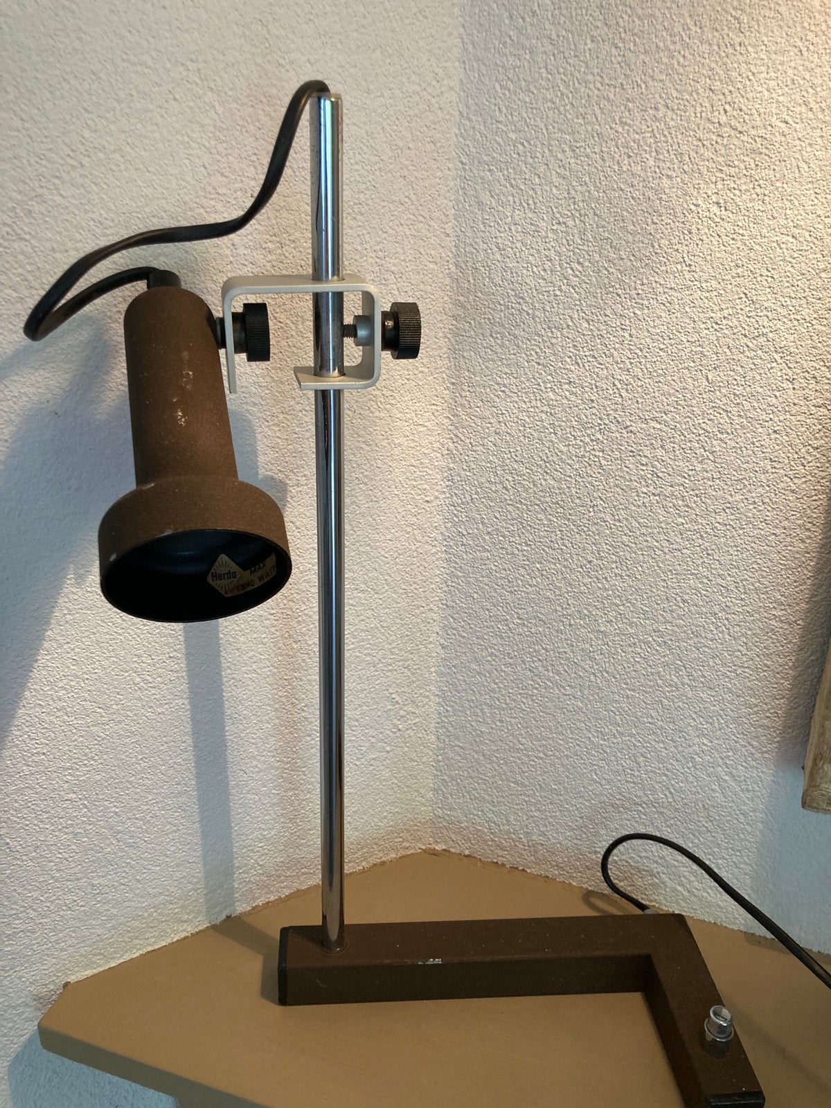 Herda verstelbare spot bureaulamp bruin vintage, Ophalen of Verzenden, Gebruikt, Metaal, Minder dan 50 cm