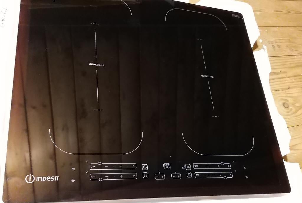 Gloednieuwe Keramische inductie kookplaat, Indesit 4 zones, Nieuw, Inbouw, Inductie, 4 kookzones