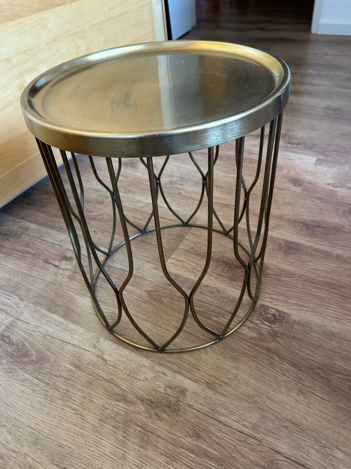Gouden bijzettafel met metalen onderstel, Ophalen, Minder dan 45 cm, Minder dan 55 cm, Gebruikt