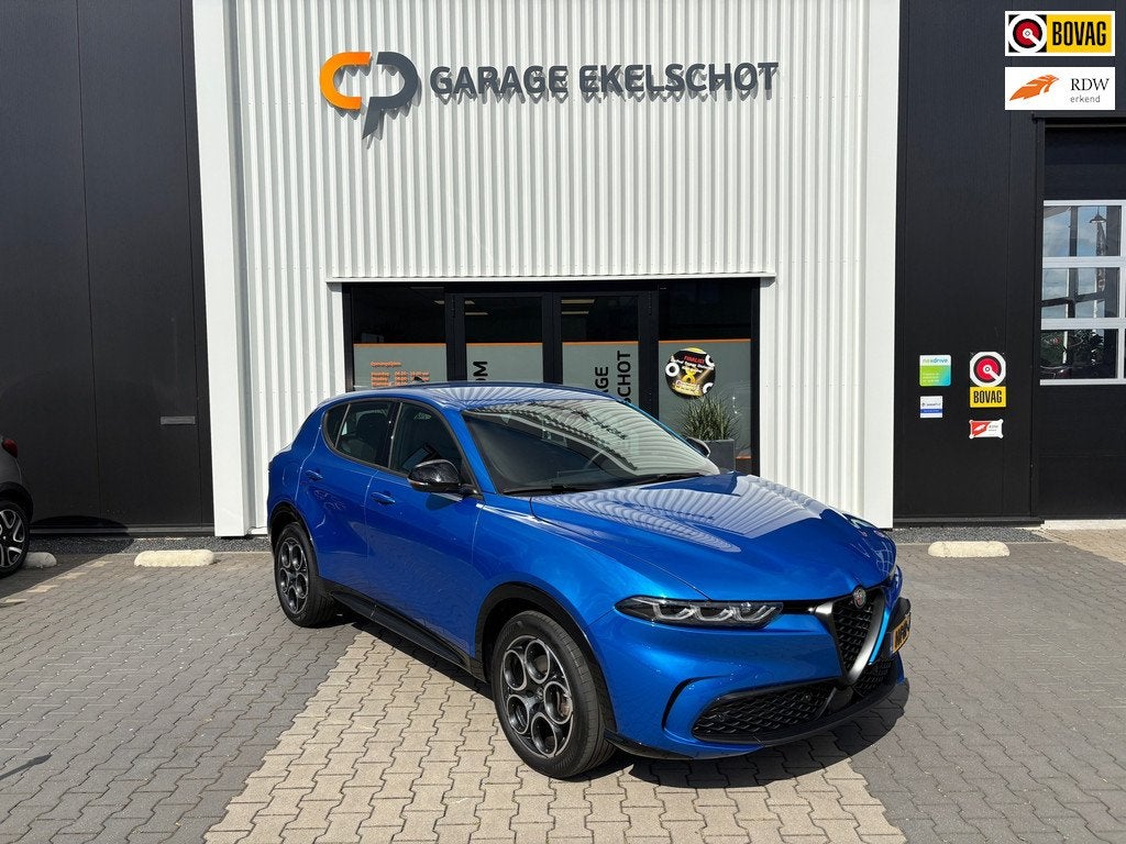Alfa Romeo TONALE 1.5T Hybrid Sprint / Automaat / Camera / C, Auto's, Alfa Romeo, Gebruikt, 4 cilinders, 700 kg, Blauw