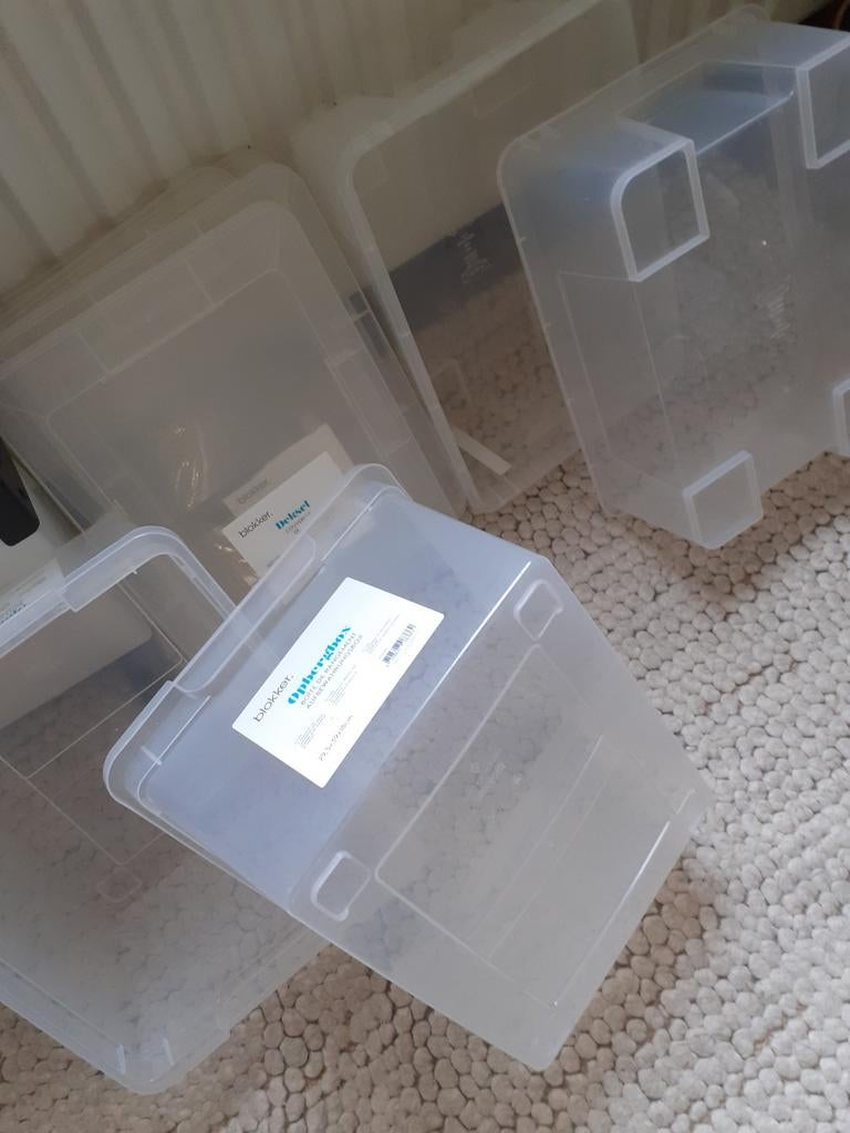 Plastic kratje met deksel, 1 speler, Ophalen, Zo goed als nieuw, Vanaf 3 jaar