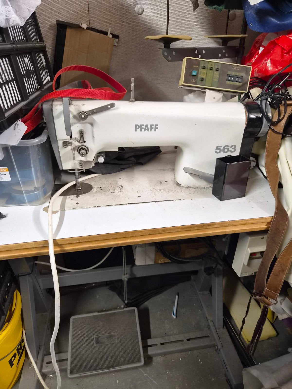 Industriële naaimachine Pfaff gratis, Hobby en Vrije tijd, Ophalen, Naaimachine, Industrieel, Gebruikt
