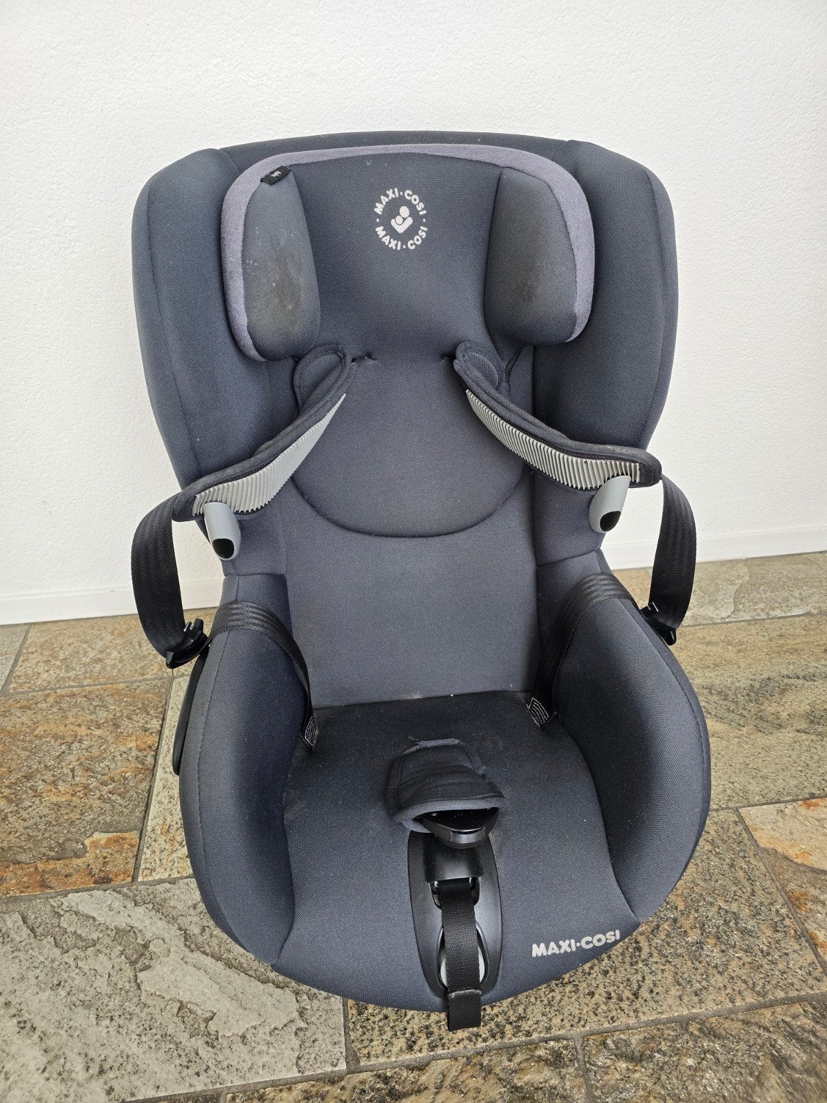 Maxi-Cosi Axxis autostoel draaibaar groep 1 (9 tot 18 kg), Verstelbare rugleuning, Autogordel, 9 t/m 18 kg, Zo goed als nieuw