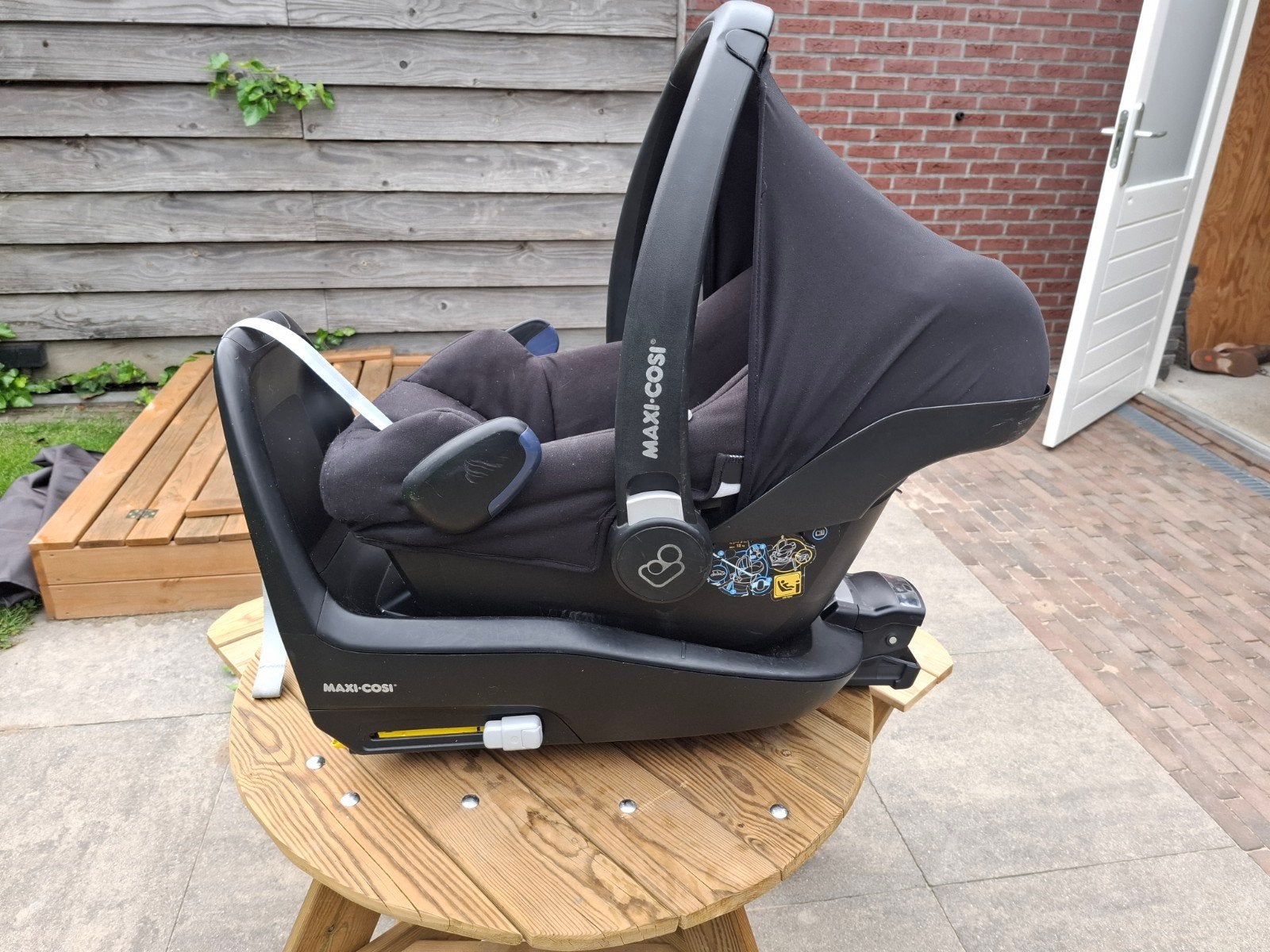 Maxicosi + base, Kinderen en Baby's, Autostoeltjes, Gebruikt, Ophalen of Verzenden, Isofix, 0 t/m 13 kg