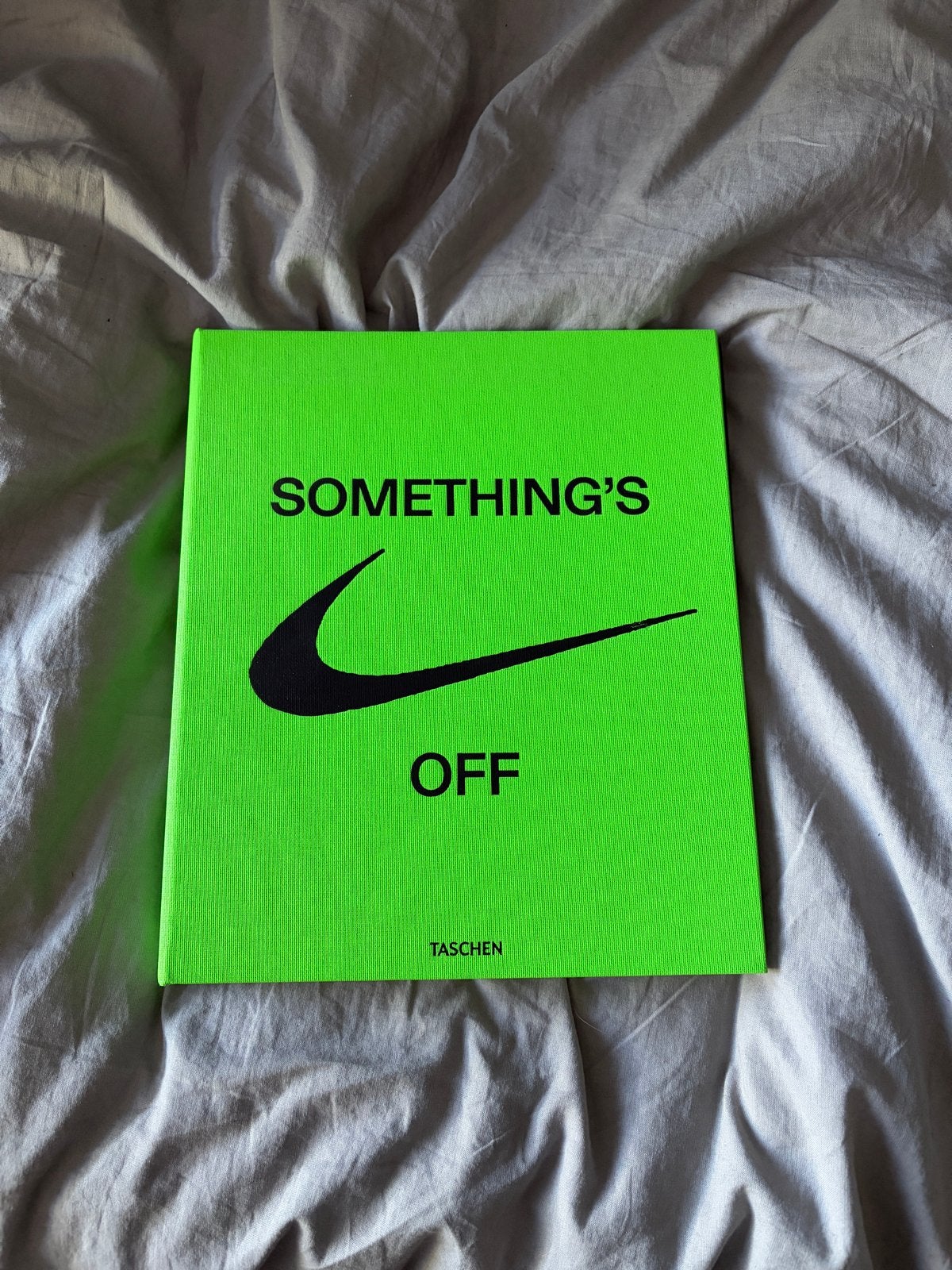 Virgil abloh off white boek Something’s off, Ophalen of Verzenden, Zo goed als nieuw, Overige onderwerpen