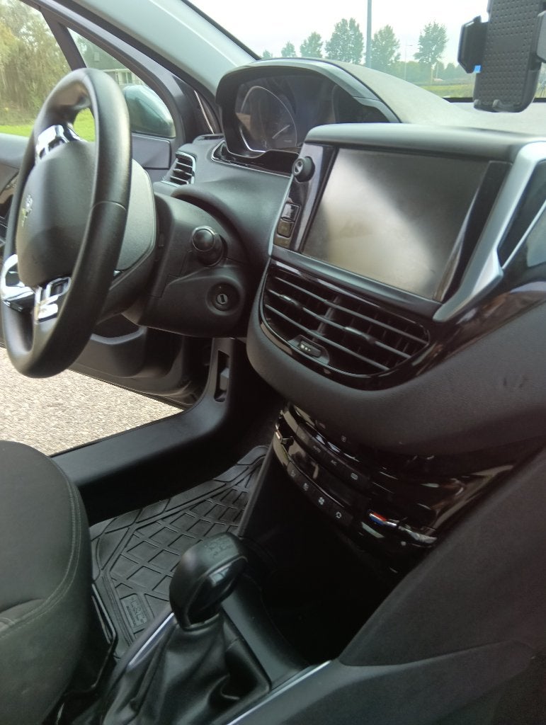 Foto 21 van Peugeot 208 1.2 VTi 82PK 5D (102g) 2012 Grijs