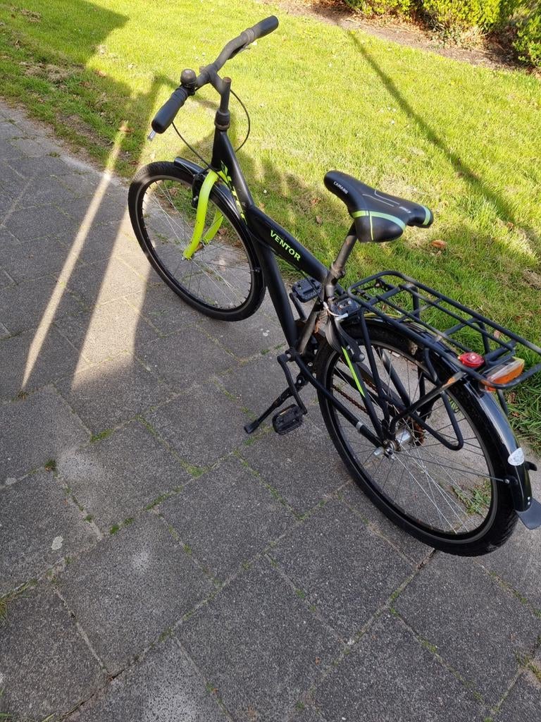 Zwarte damesfiets met bagagedrager, Ophalen of Verzenden, Gebruikt, Overige merken
