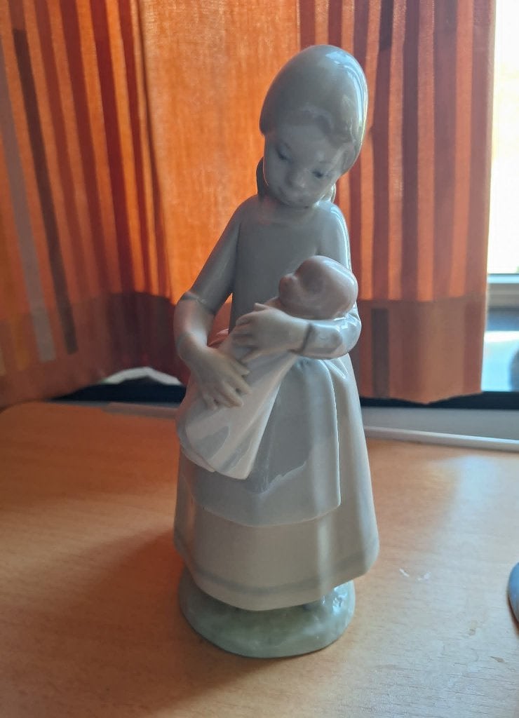 Mama met baby van het merk NAO by Lladró., Verzamelen, Beelden en Beeldjes, Ophalen, Zo goed als nieuw, Overige typen