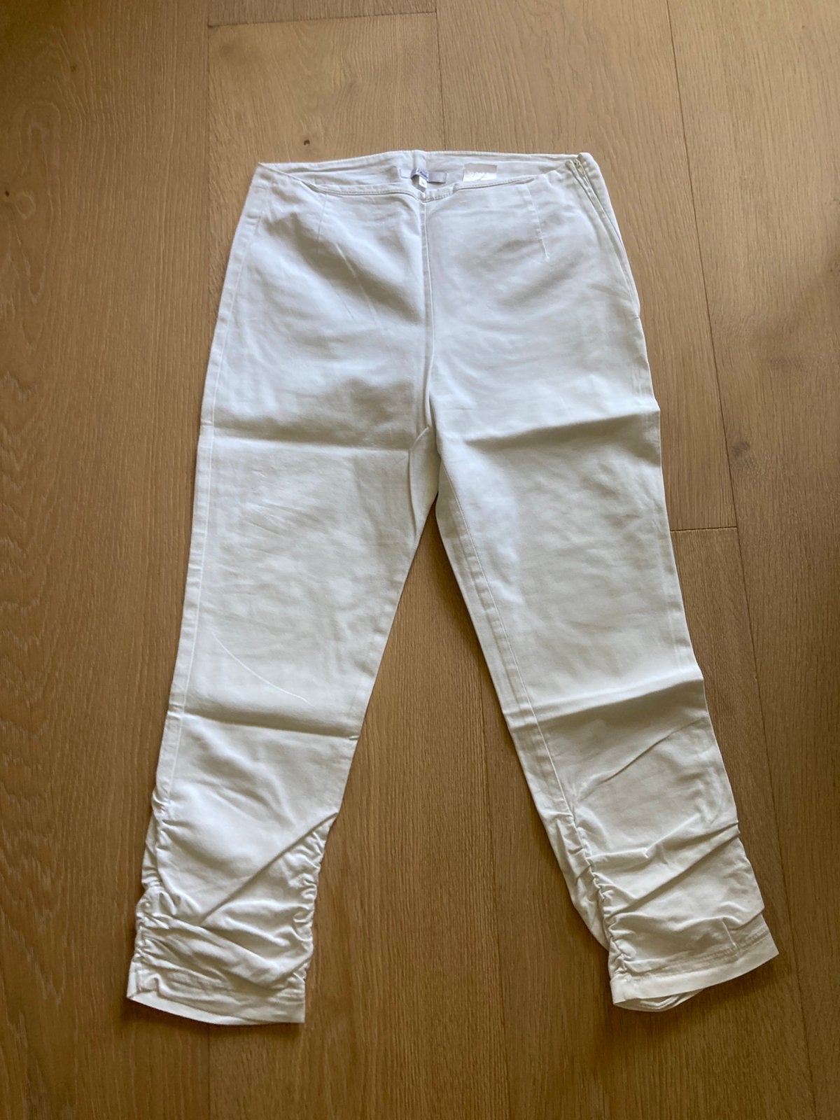 Leuke capri broek miss etam maat 36, Wit, Ophalen of Verzenden, Zo goed als nieuw, Driekwart