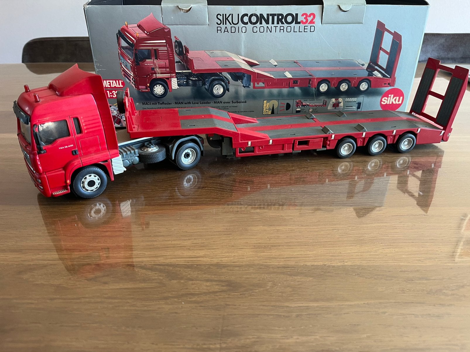 MAN TGA 18.430 vrachtwagen met dieplader Siku Control 6821, Hobby en Vrije tijd, Ophalen of Verzenden, Zo goed als nieuw, Tractor of Landbouw