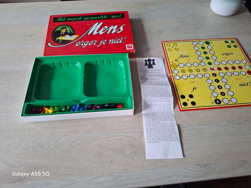 Mens erger je niet! - Klassiek bordspel van Jumbo, Ophalen of Verzenden, Drie of vier spelers, Postbus 300, 1500 AH Zaandam, Nederland