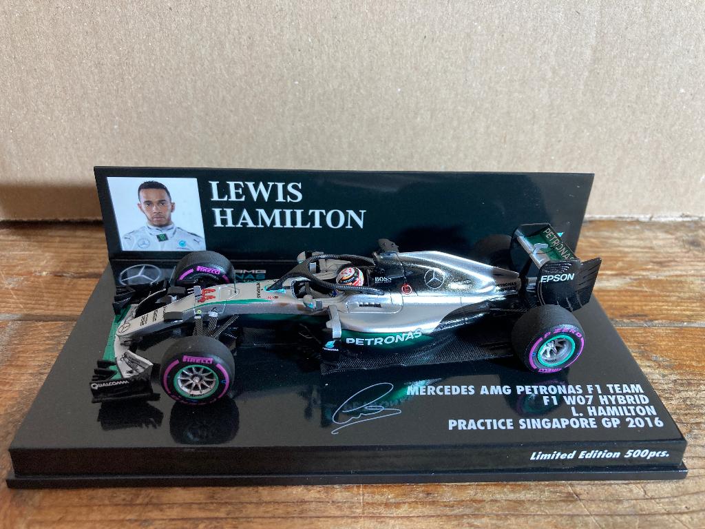 ✅ Lewis Hamilton 1:43 Singapore GP Practice 2016 Halo W07, Verzamelen, Automerken, Motoren en Formule 1, Nieuw, Formule 1, Ophalen of Verzenden