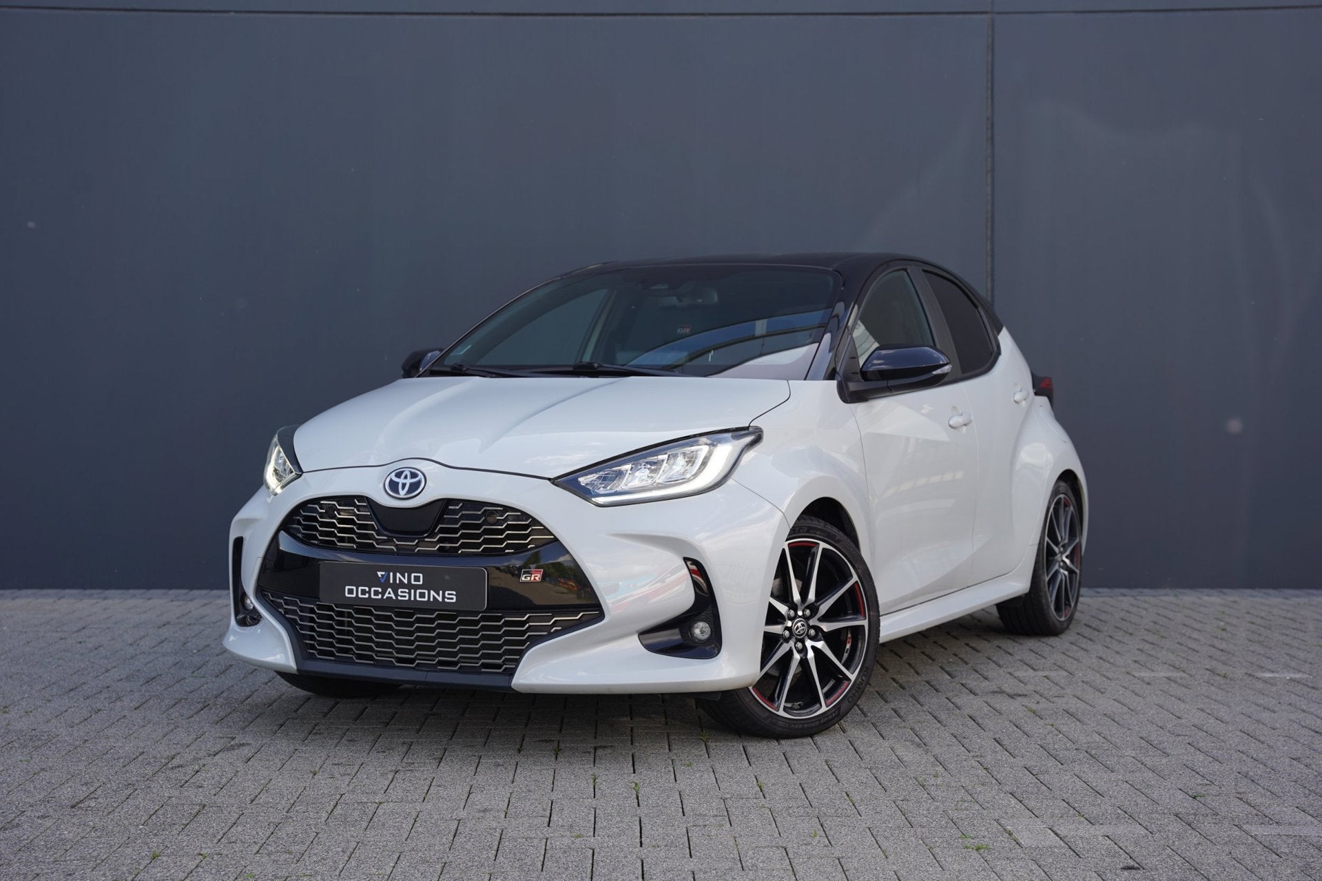 Toyota Yaris 1.5 Hybrid GR Sport |Head up|Dealer o.h.|Adapt., Auto's, Dealer onderhouden, Gebruikt, Zwart, 116 pk