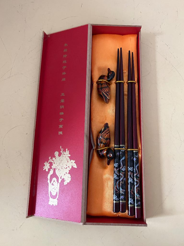 Chinese eetstokjes met eenden houten houders, Ophalen of Verzenden, Nieuw, Hout, Bestekset