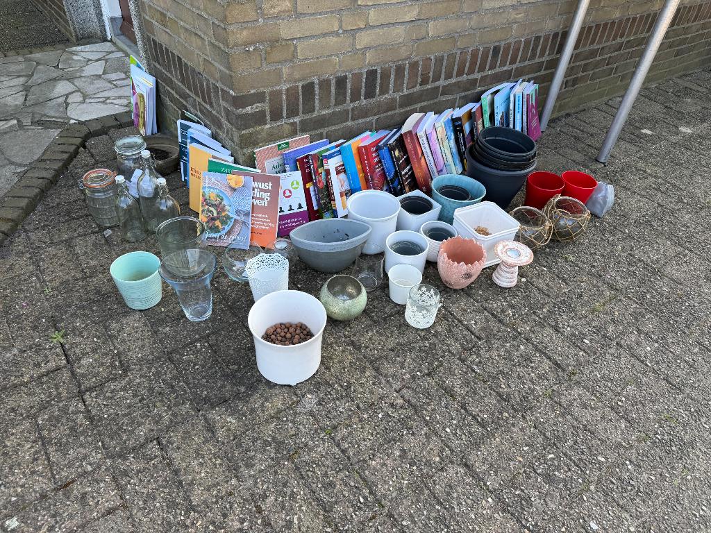 Partij vazen en potten Rommelmarkt, Ophalen, Zo goed als nieuw