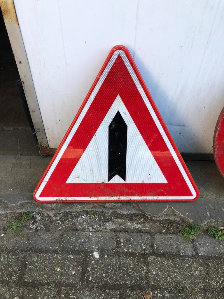 Verkeersbord hoofdrijbaan rechtdoor, 60 cm, Ophalen