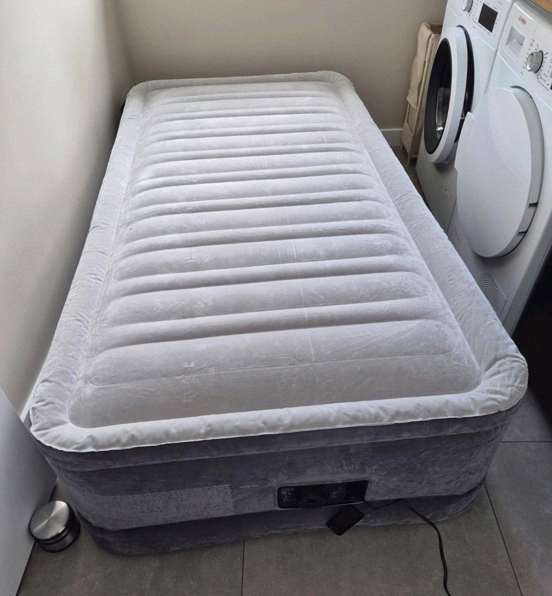 Intex 1 persoons luchtbed met ingebouwde, Caravans en Kamperen, Ophalen