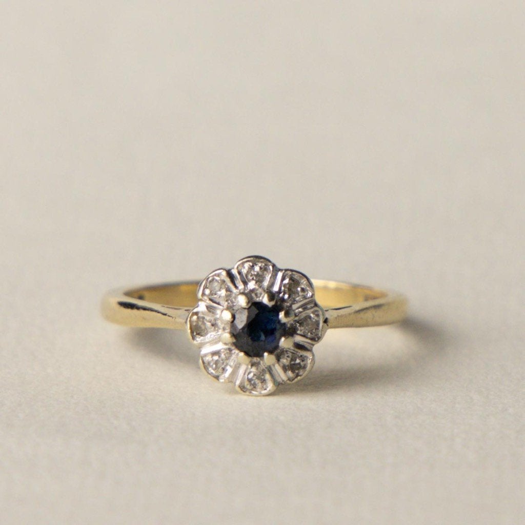 vintage 9 karaat gouden saffier diamant bloem cluster ring, Verzenden, Zo goed als nieuw, 17 tot 18, Nvt