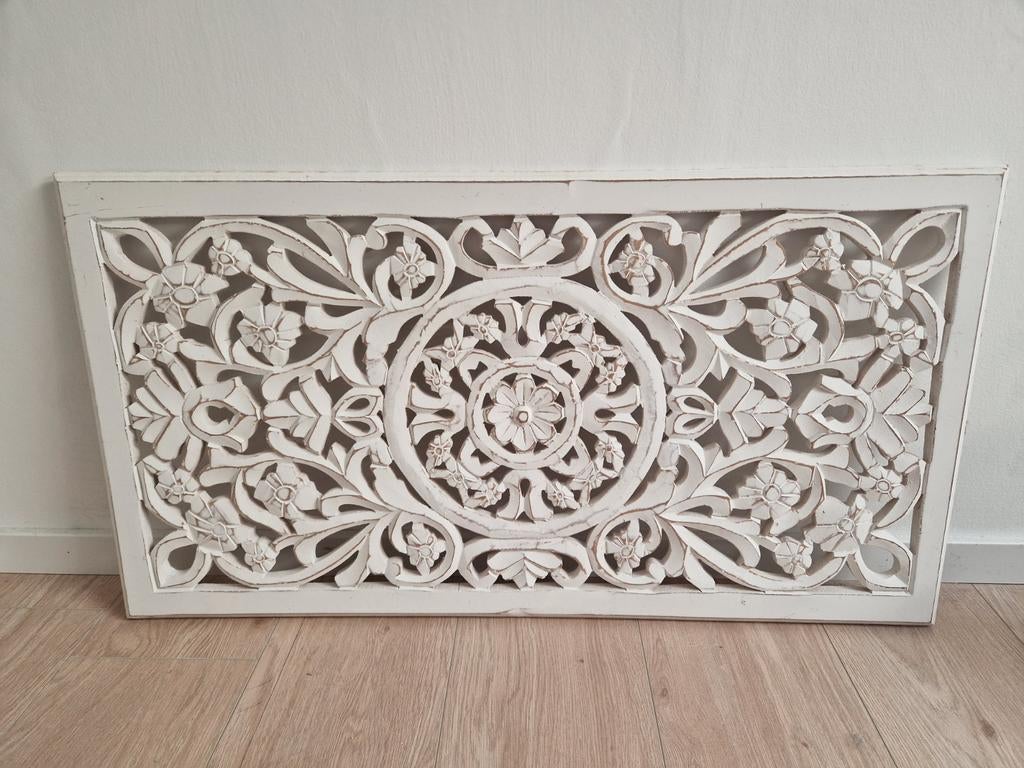 Decoratief wit houten wandpaneel met bloemenmotief, Huis en Inrichting, Woonaccessoires | Wanddecoraties, Hout, Ophalen of Verzenden