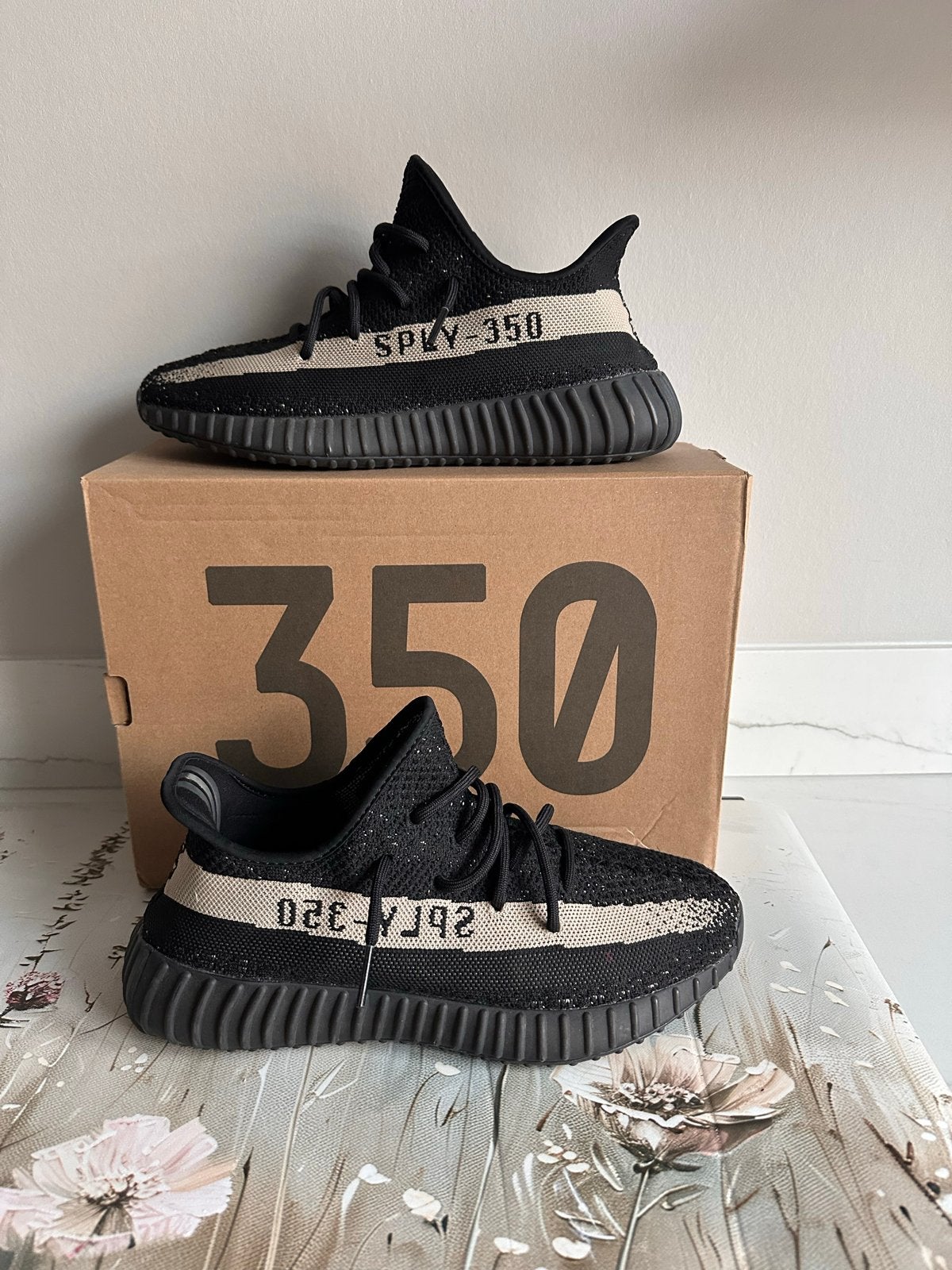 Adidas Yeezy Boost 350 V2 Oreo BY1604, Verzenden, Gedragen, Zwart, Sneakers of Gympen