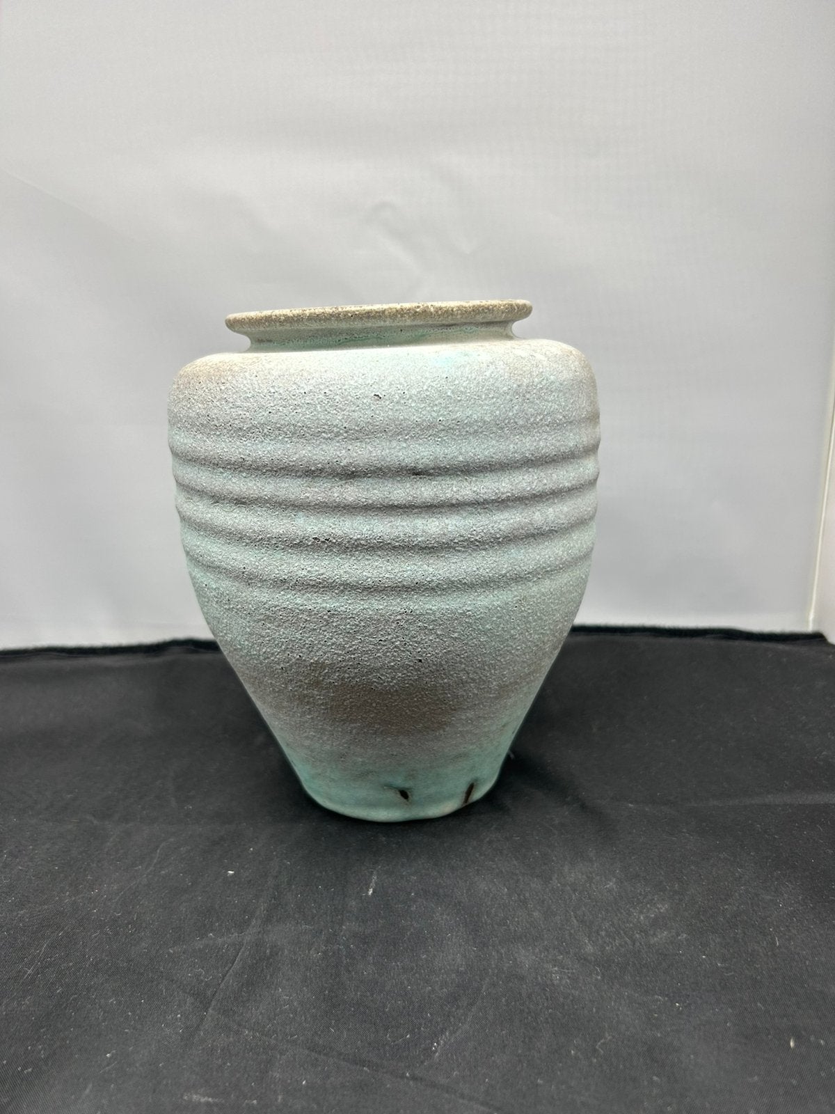 Mobach Utrecht vaasje 18cm, handgedraaid aardewerk, Ophalen