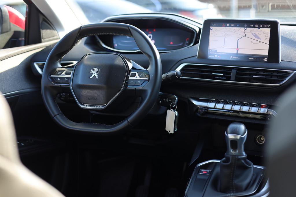 Peugeot 3008 1.2 PURETECH ALLURE | NAVI | CARPLAY | TREKHAAK, Gebruikt, 1199 cc, Leder en Stof, Origineel Nederlands