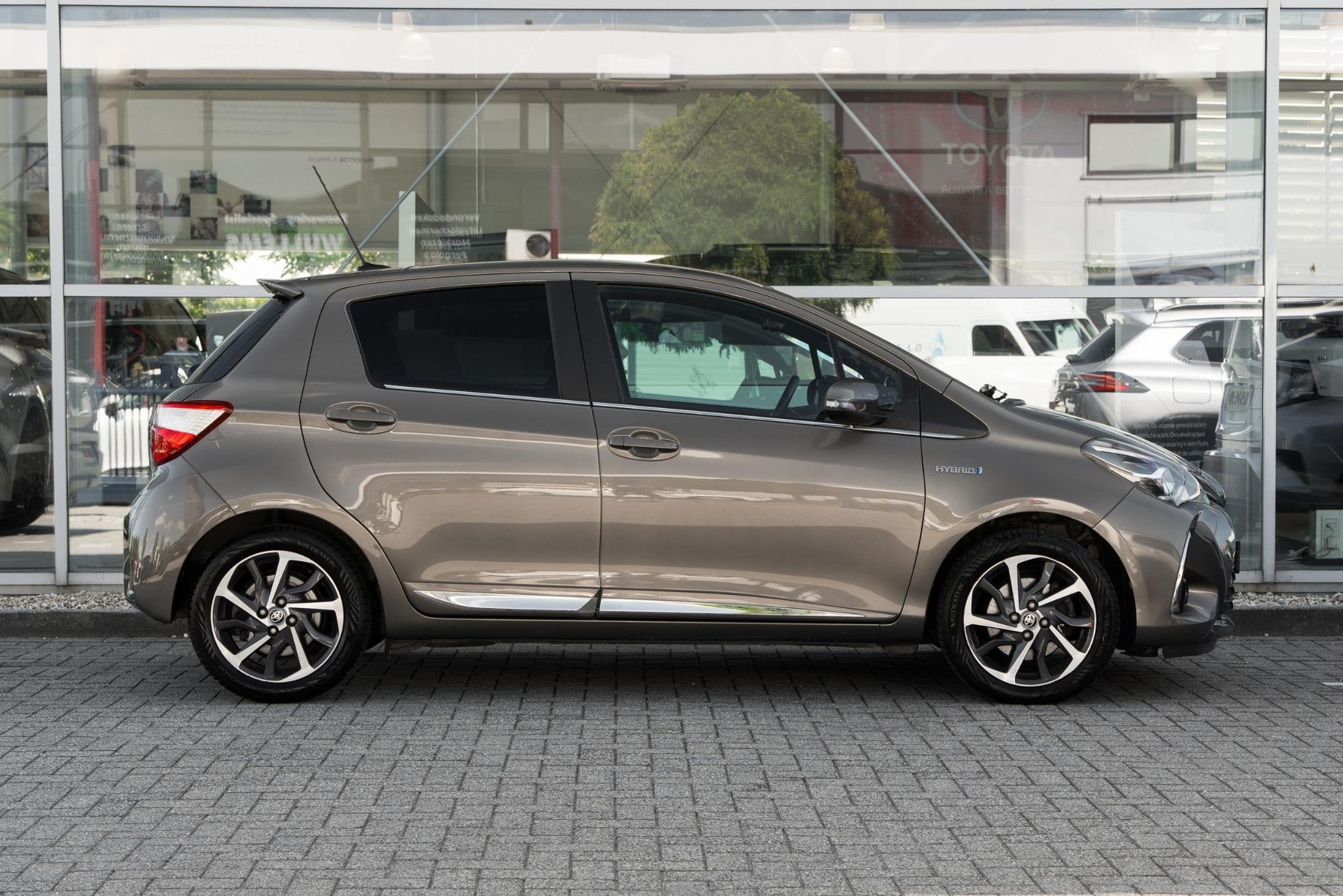 Toyota Yaris 1.5 Hybrid Premium, Auto's, Gebruikt, Euro 6, 4 cilinders, 49 €/maand