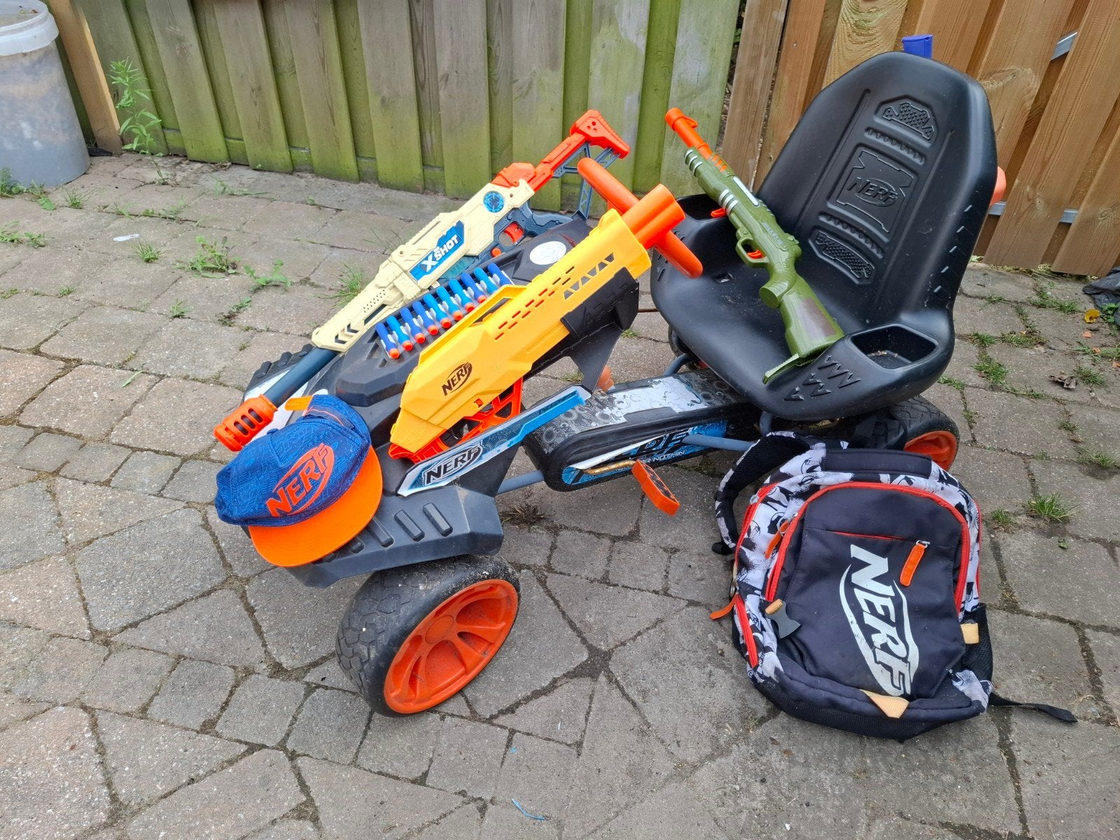 Skelter met Nerf blasters en rugzak, Ophalen of Verzenden, Gebruikt, Trapvoertuig