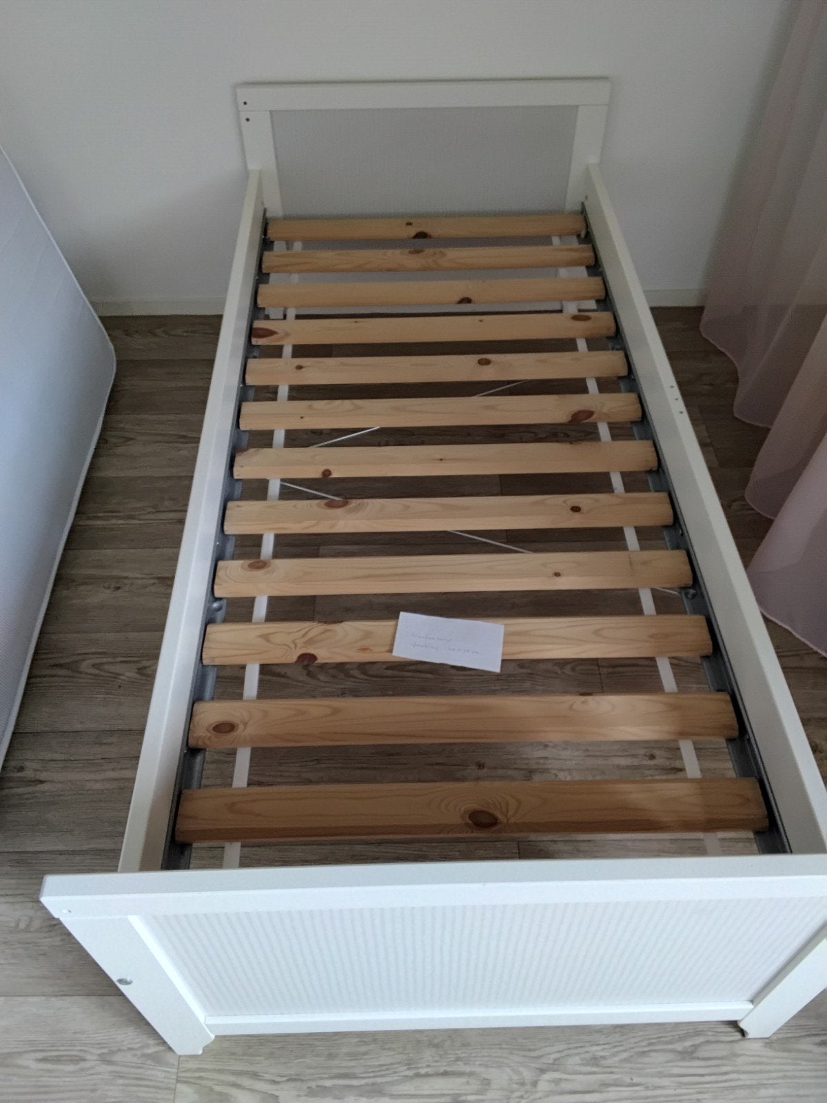 Kleuterbedje Ikea wit afmeting: lengte 1.65 cm breed 75., Kinderen en Baby's, Kinderkamer | Bedden, Ophalen, 140 tot 160 cm, 70 tot 85 cm