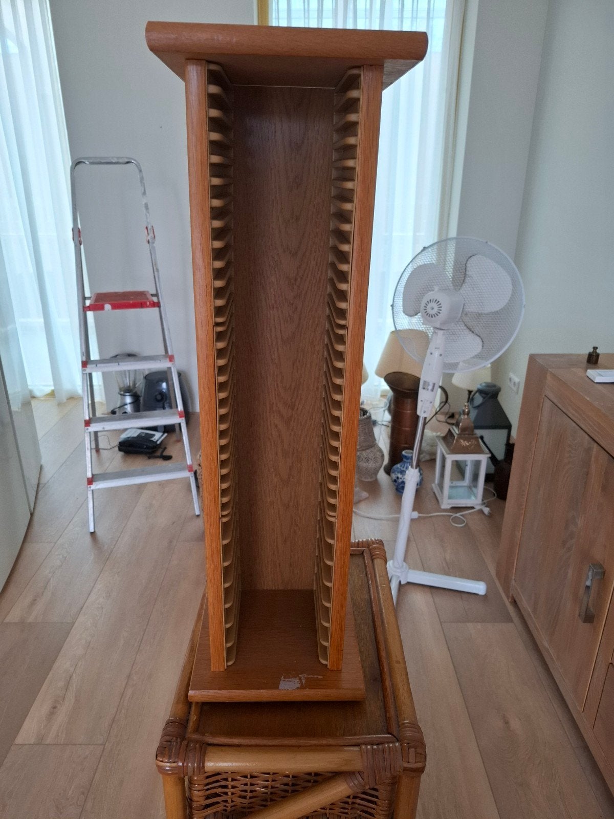 houten cd rek, Huis en Inrichting, Ophalen, Zo goed als nieuw, 25 tot 75 discs, Cd's