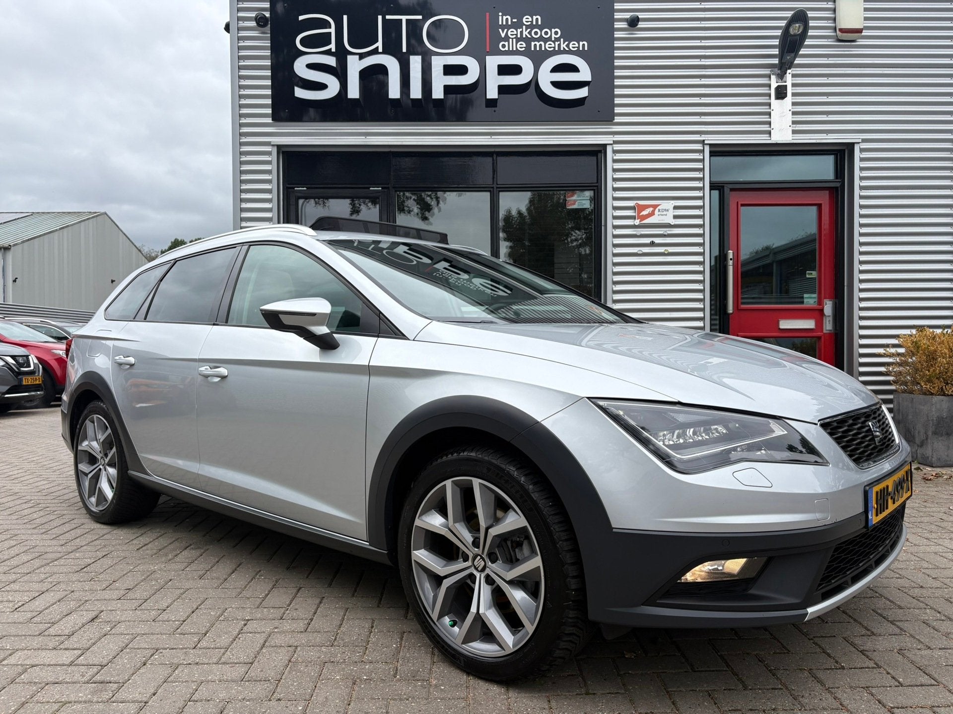 Seat Leon ST 1.8 TSI X-PERIENCE 4-Drive -4X4-AUTOMAAT-OPEN D, Auto's, Automaat, Dealer onderhouden, 15 km/l, Gebruikt