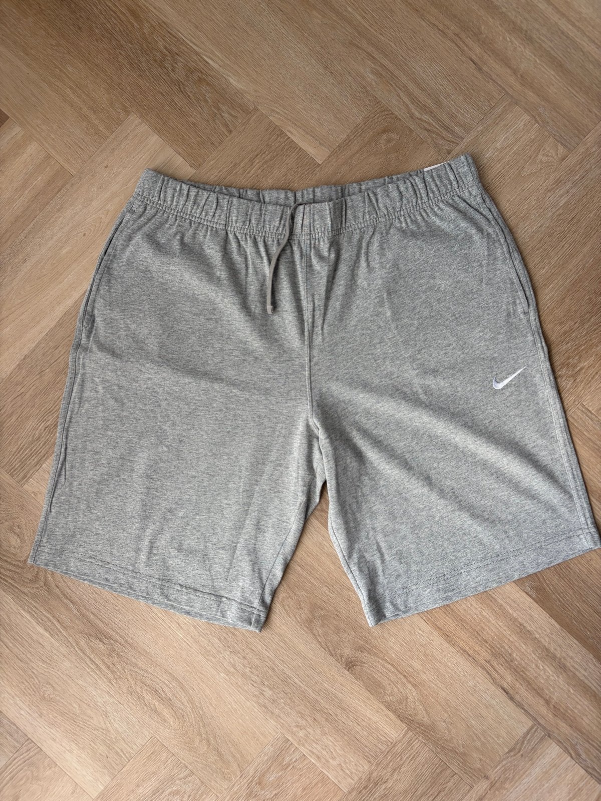 Nike Sportswear Shorts - maat XXL - Grijs, Kleding | Heren, Broeken en Pantalons, Maat 52/54 (L), Nike, Ophalen of Verzenden, Zo goed als nieuw