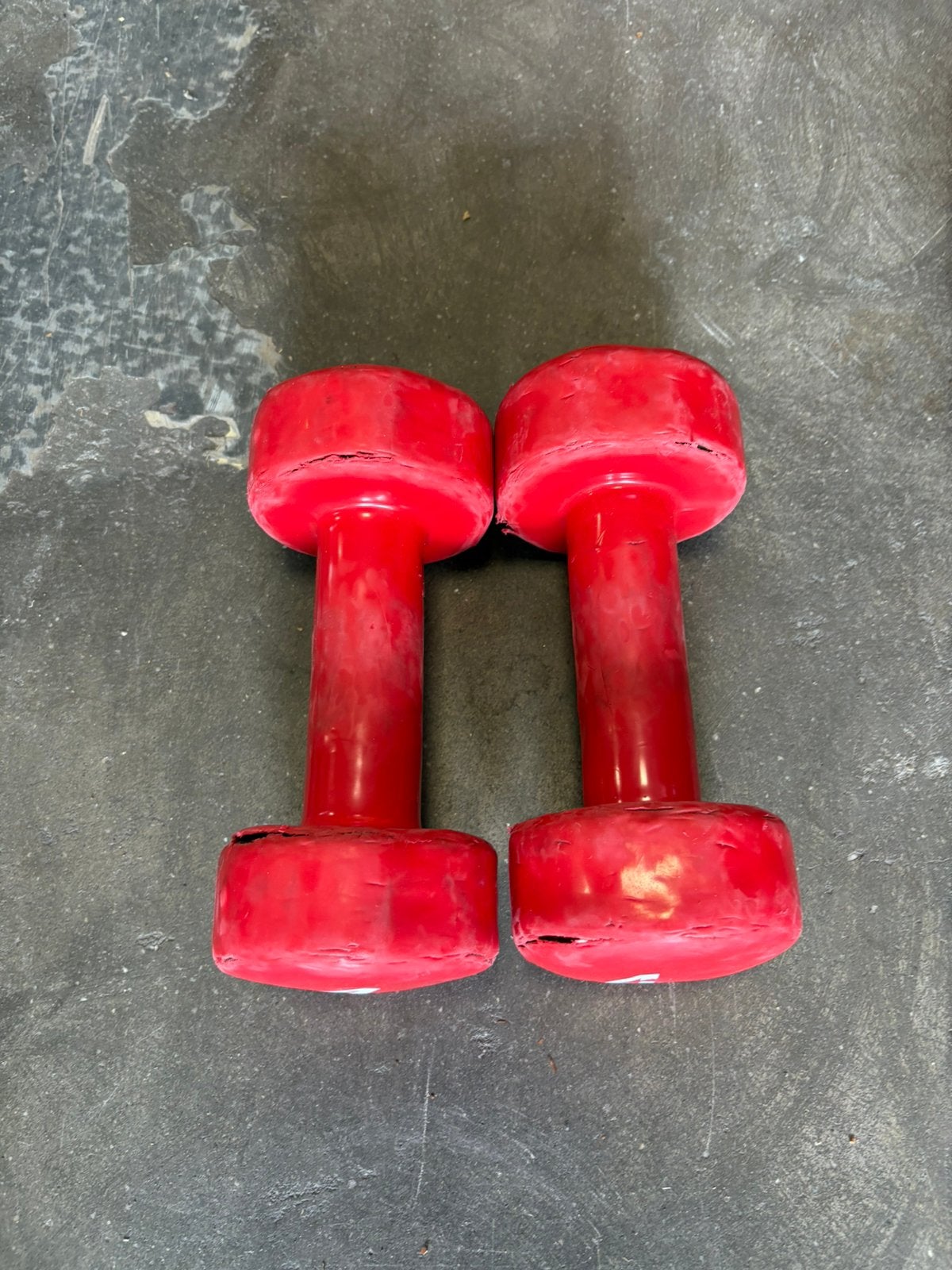 2 x 4 kg rubberen dumbbels gewichten, Sport en Fitness, Gebruikt, Ophalen of Verzenden, Rood, 2 x 4 kg